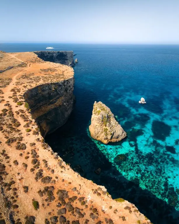 Crystal Lagoon, Comino